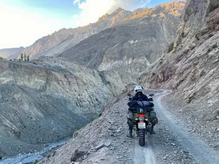 Shimshal motocyklem. Jak powstała droga do Shimshal?