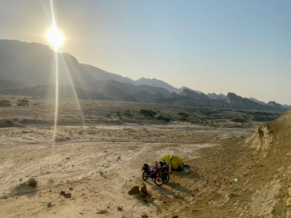 Despite all the poetry of this place - we didn't get enough sleep. At night birds making noise, and in the morning a heat of over 30 degrees Celsius.