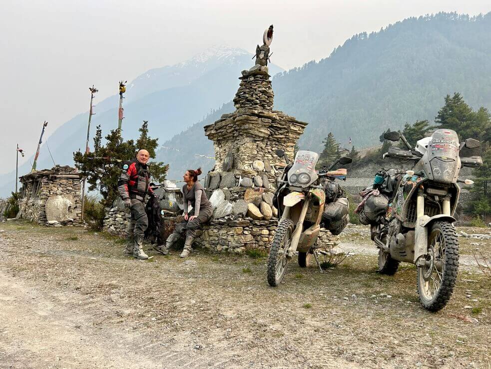 Stara stupa gdzieś w drodze do Kangsar